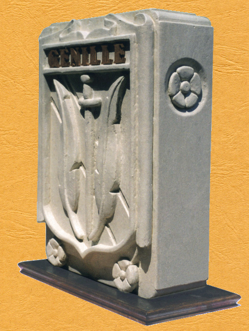 Blason de Genill&eacute; en tuffeau