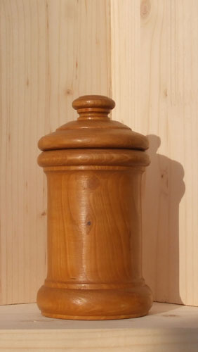 Bo&icirc;te &agrave; bijoux en bois tourn&eacute;